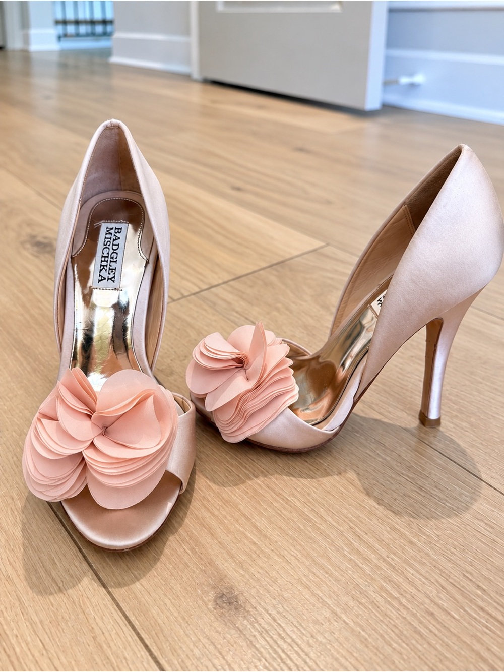 Badgley Mischka Blush Pink Satin Floral Peep Toe Heels Size 7